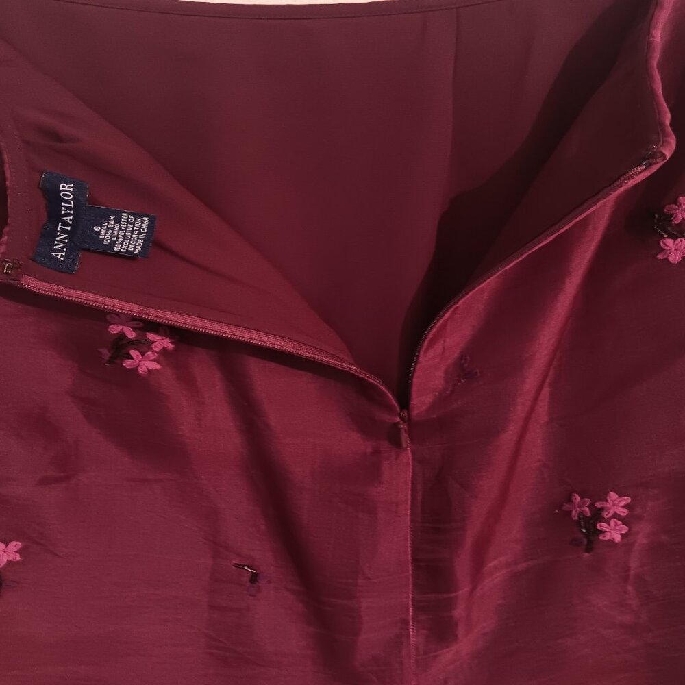 Ann Taylor Silk Skirt Burgandy with Pink Flowers Size 6 - Picture 2 of 7